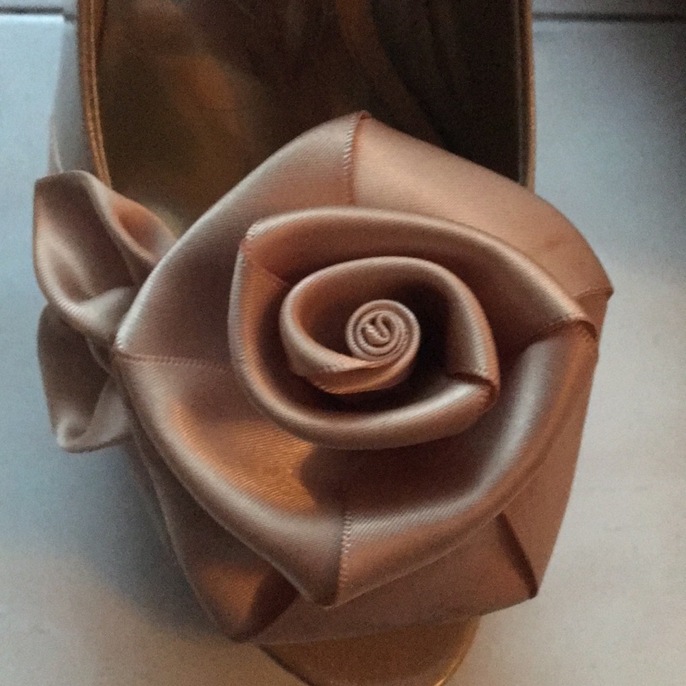 carlos santana nude flower heels MINT condition